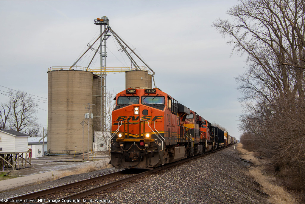 BNSF 7482